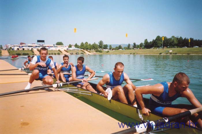 PH2002_osmerac_seniora_prvak